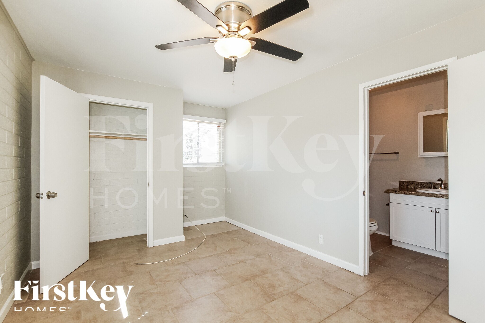 Building Photo - 4138 E Bluefield Ave