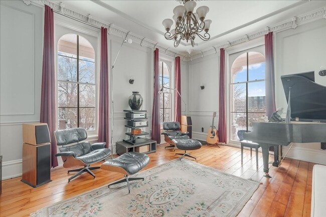 Building Photo - Historic, Character-Rich House - 3 Bed, 3 Bath (2 Full, 2 Half)