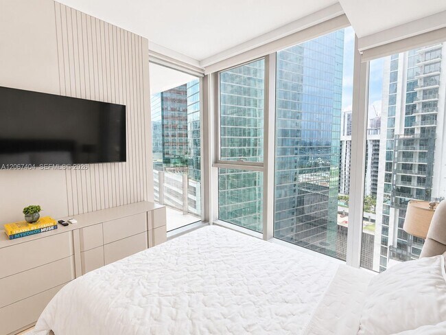 Building Photo - 300 Biscayne Blvd Way