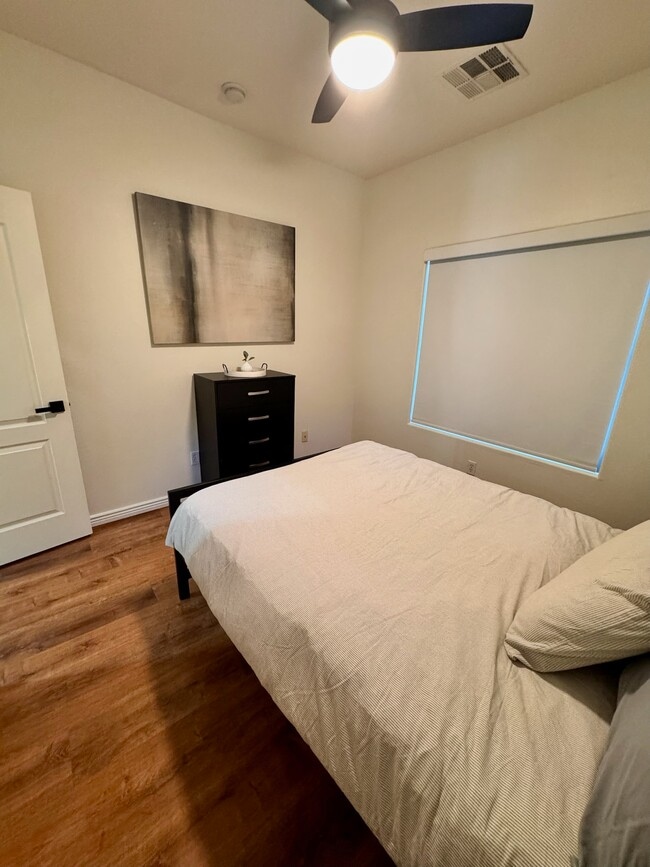 Building Photo - 1511 E Joseph Way