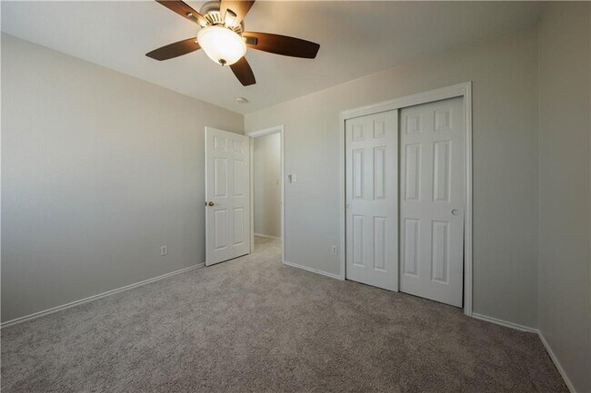 Building Photo - 2905 Rainy River Dr