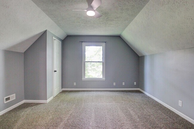 Building Photo - 180 Kings Deer Dr
