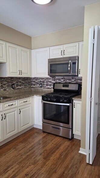 Building Photo - 653 Glasgow Ct