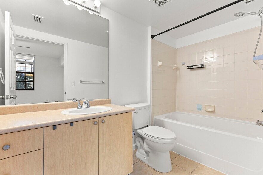 Building Photo - 1919 Van Buren St