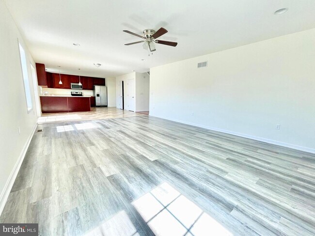 Building Photo - 253 S Marshview Terrace