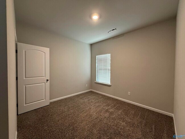 Building Photo - 116 River Haven Dr