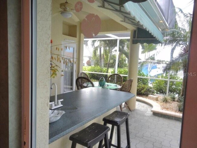 Building Photo - 811 W Henry St