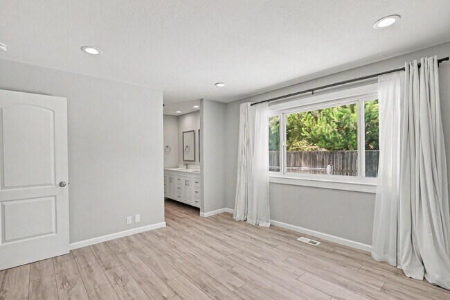 Building Photo - 3143 Shriver Dr