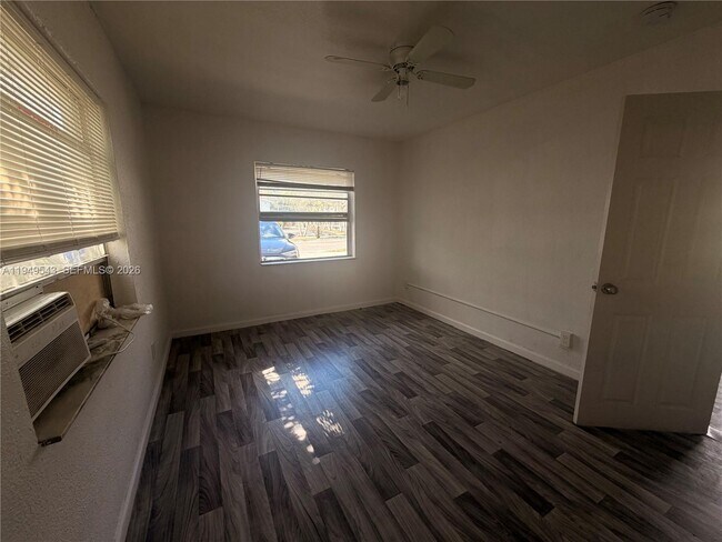 Building Photo - 634 NW 12th Ave