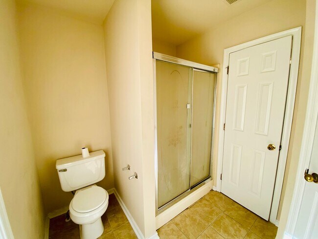Building Photo - Beautiful and Spacious 3bdrm/2.5bth Home C...