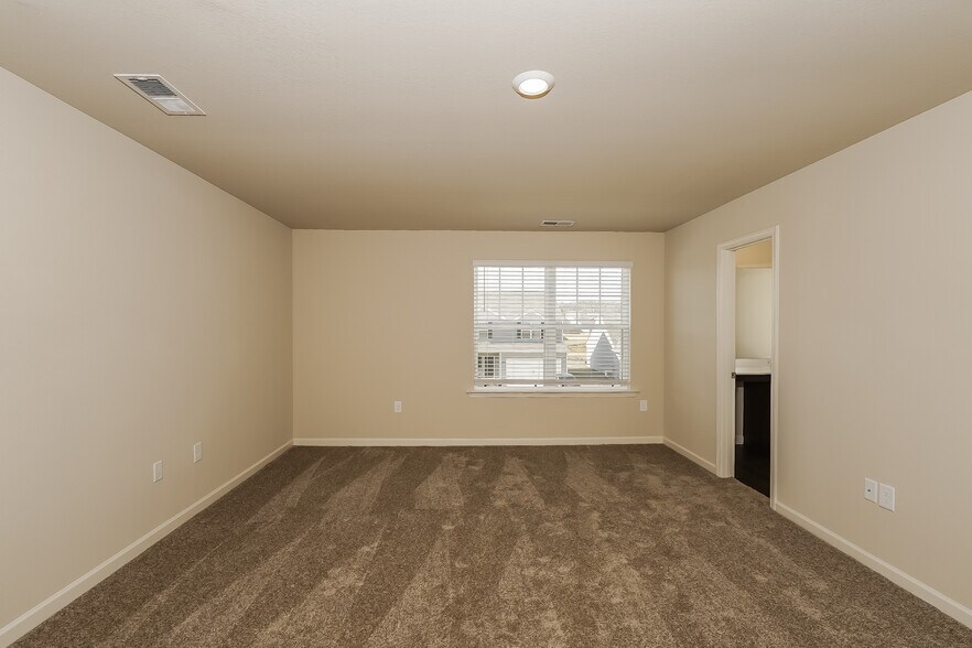 Building Photo - 504 Clover Cir