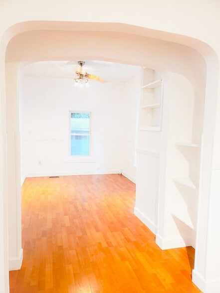 Building Photo - 3871 W 42nd St