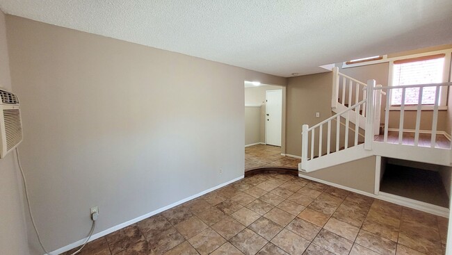 Building Photo - NOW AVAILABLE! 2 Bedroom back house in His...