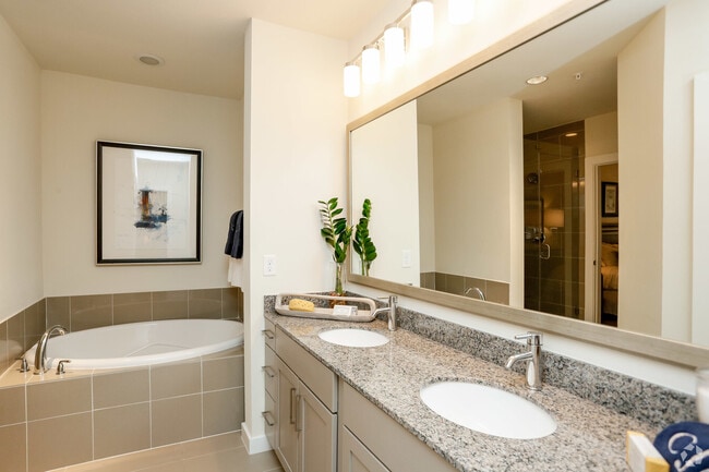Building Photo - Luxury 1 Bed in Downtown – Look & Lease Sp...