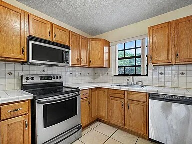 Building Photo - 3050 Norwood Pl