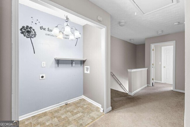 Building Photo - 6604 Splashwater Dr