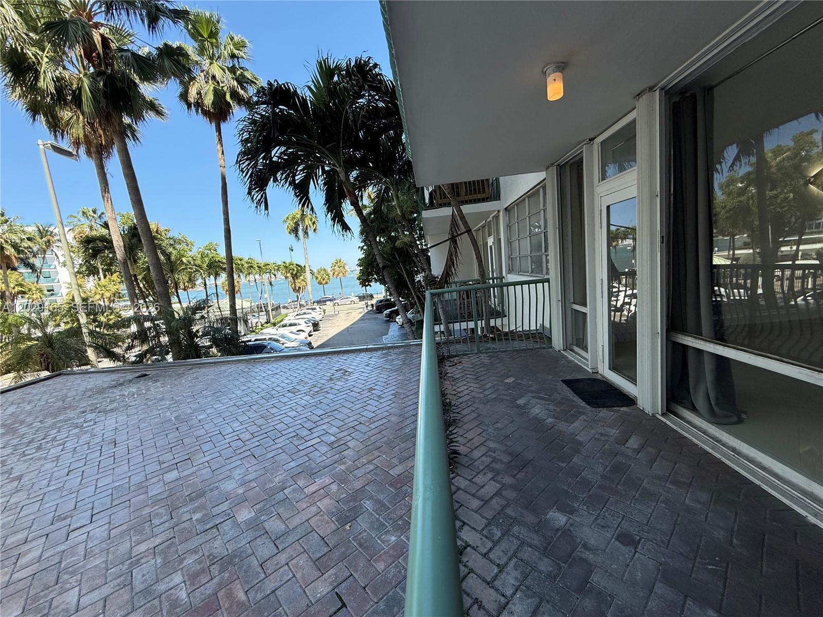 Building Photo - 1408 Brickell Bay Dr
