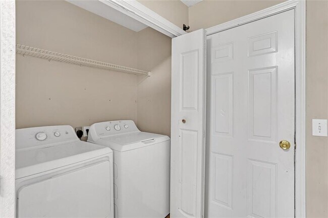 Building Photo - 1315 Sweetwater Ct