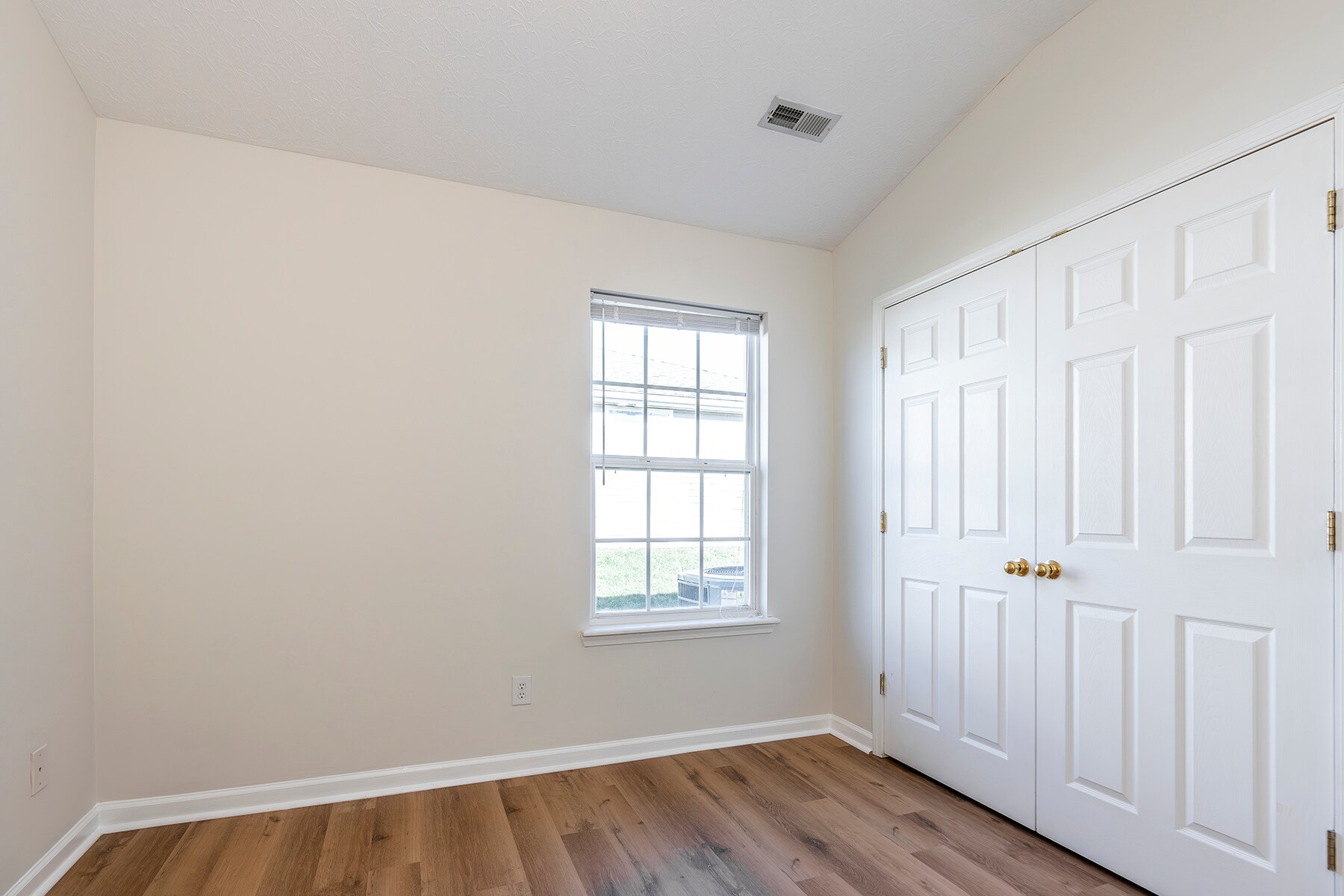 Building Photo - 405 Cricket Ln
