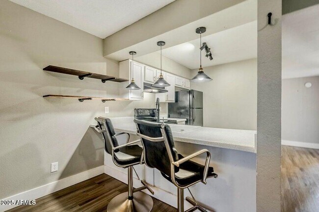 Building Photo - 1826 N Spring