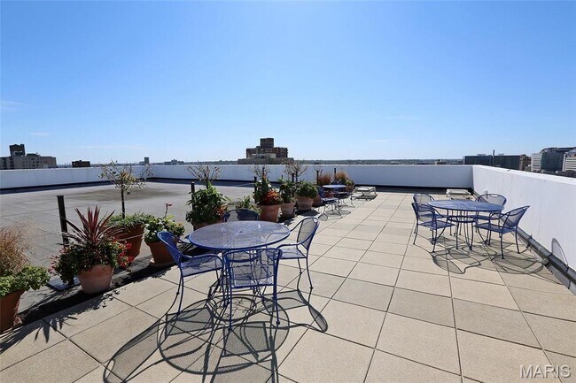 Building Photo - 4501 Lindell Blvd