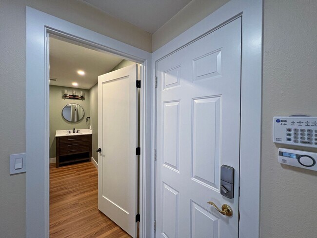 Building Photo - Gorgeous 3 Bedroom 2 Bath Home in Desirable Fairwood, Renton