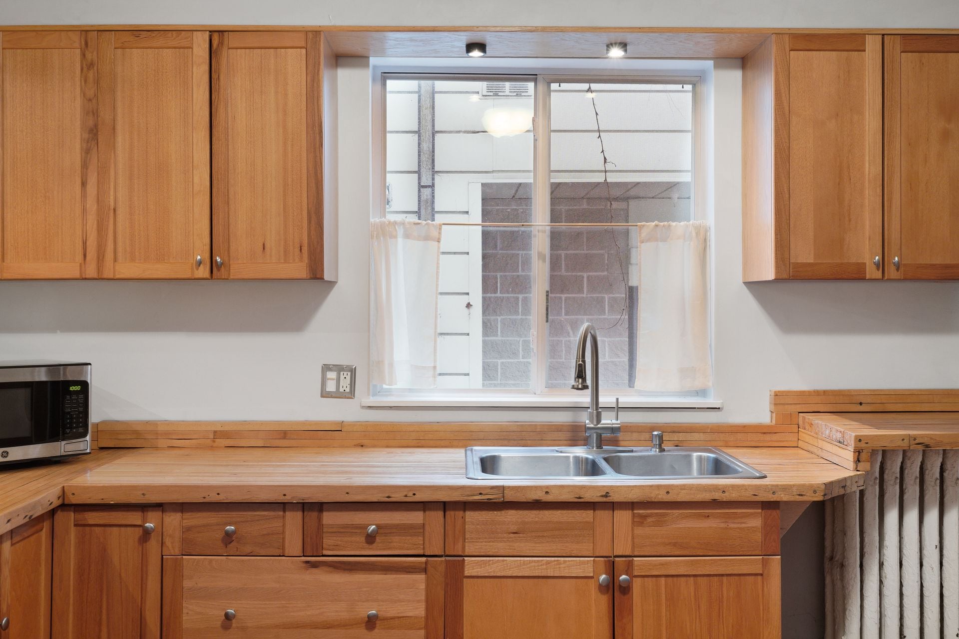 Kitchen - stainless steel appliances. - 3032 grand ave