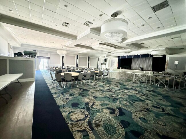 Building Photo - 5135 Floria Dr