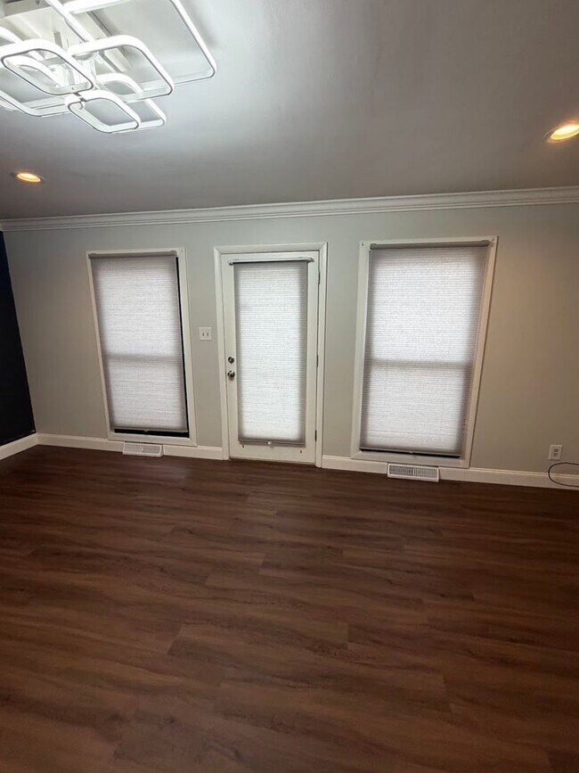 Building Photo - Flying Hills Townhouse