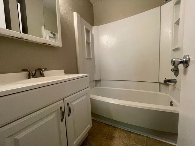 Building Photo - AUGUST PRE-LEASE!  Spacious 2 Bedroom 2 Ba...
