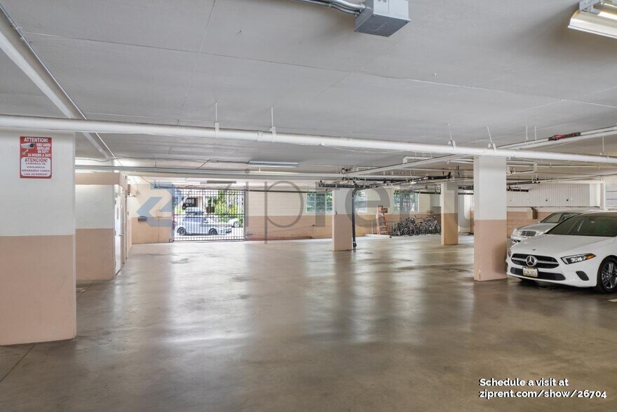 Building Photo - 117 S Doheny Dr