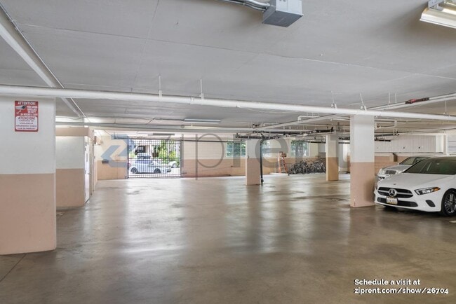 Building Photo - 117 S Doheny Dr