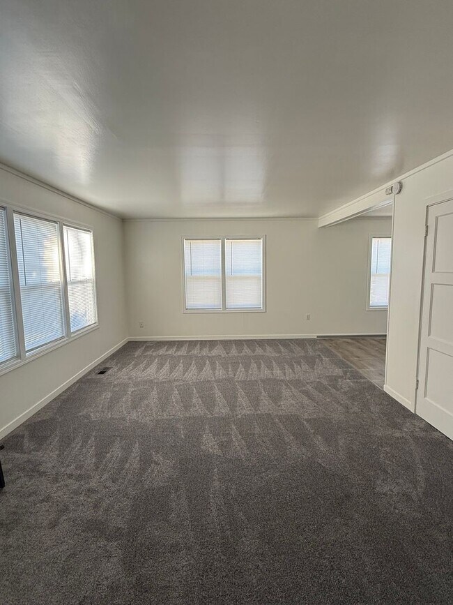 Building Photo - 1307 Perkins Ave