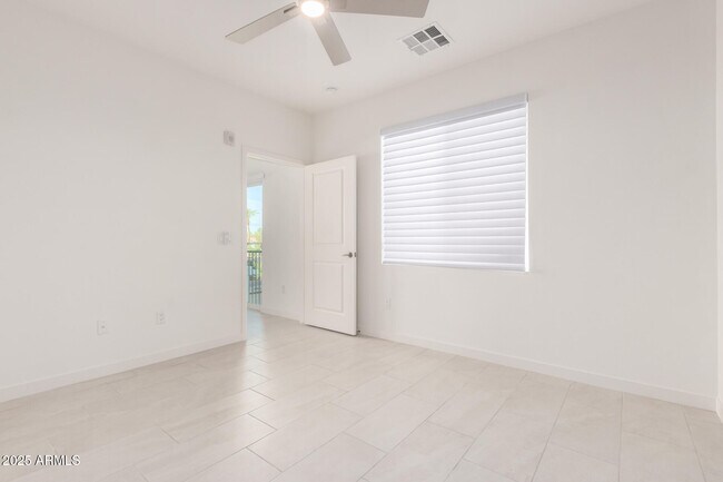 Building Photo - 2511 W Queen Creek Rd