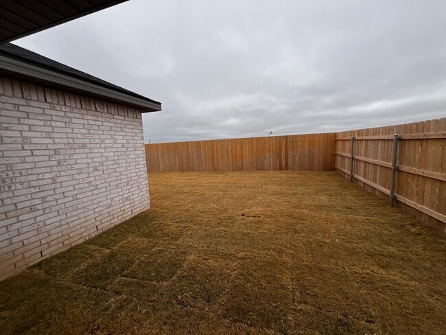 Building Photo - 2016 Cottonwood Ave