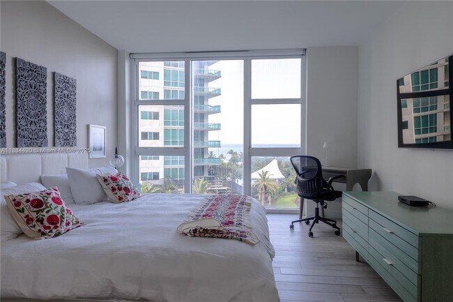 Building Photo - 10275 Collins Ave