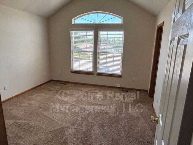 Building Photo - 501 Regina Ct