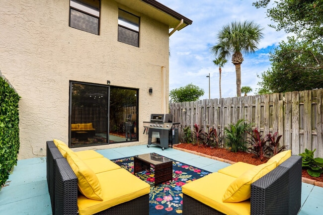 Building Photo - 4225 N Hwy A1A