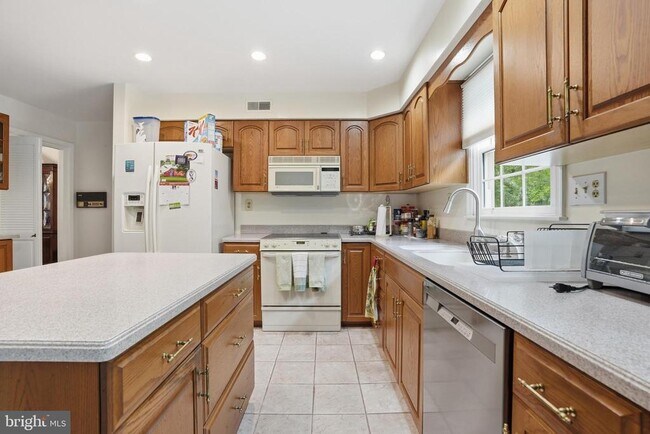 Building Photo - 1316 Heller Dr