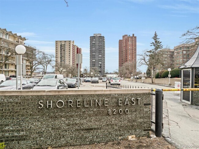 Building Photo - 8200 E Jefferson Ave