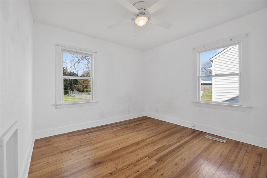 Building Photo - 2813 Faircourt St