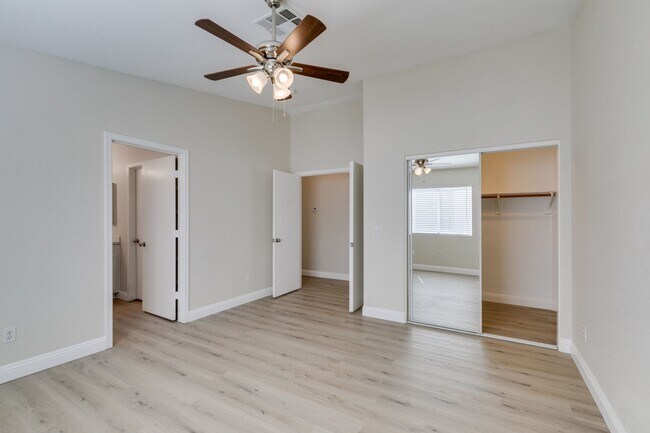 Building Photo - Stunning 3 bedroom, 2 bathroom house located in Silverado Ranch.