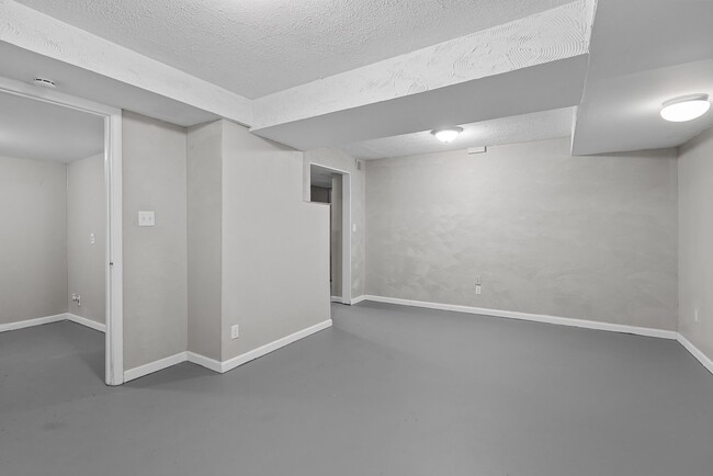 Building Photo - Newly Renovated 4 Bedroom, 2 Bath Home