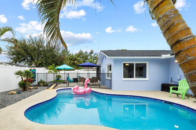 Building Photo - 6398 Woodland Blvd