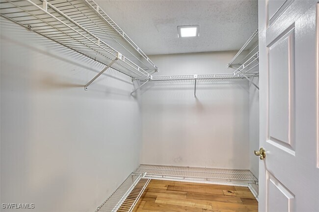 Building Photo - 7430 Lake Breeze Dr