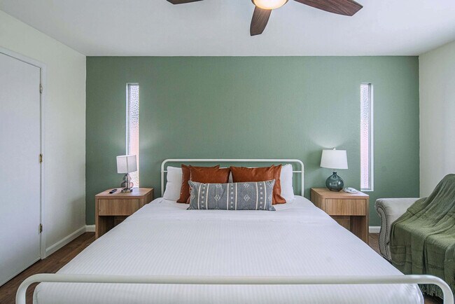 Building Photo - 6411 E Thunderbird Rd