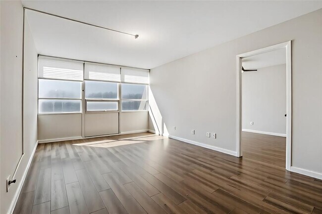 Building Photo - 1800 Lavaca St