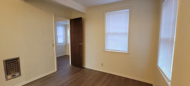 Building Photo - Charming 1 Bedroom Home With Bonus Area