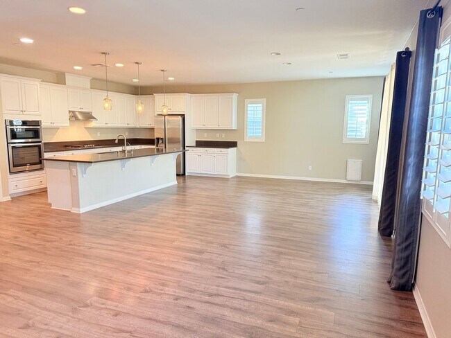Building Photo - Single Story 4 Bedroom Solar home for rent