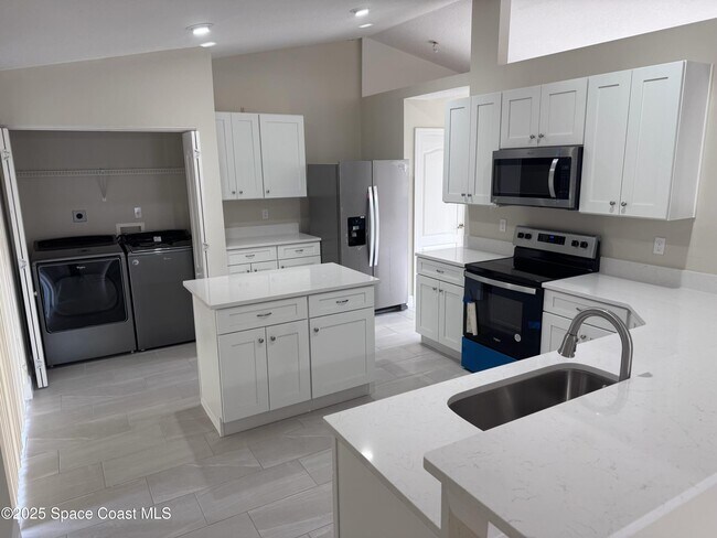 Building Photo - 1565 Emerson Dr SE